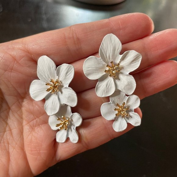 Boho Plumeria Flower Aloha Dangle Drop Statement Earrings White II - Picture 3 of 11